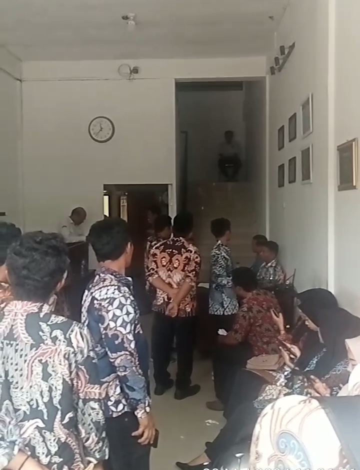 Tes Wawancara Calon Anggota PPS Untuk Pilkada Th 2024 Pada Kec Padang Bolak Diantor KPU Paluta Terpantau Ramai Lancar 