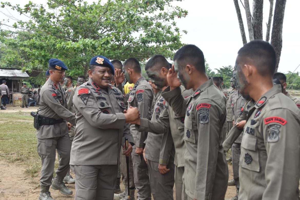 Dansat Brimob Riau pimpin upacara penutupan Bintradisi Bintara dan tamtama remaja Satbrimobda Riau