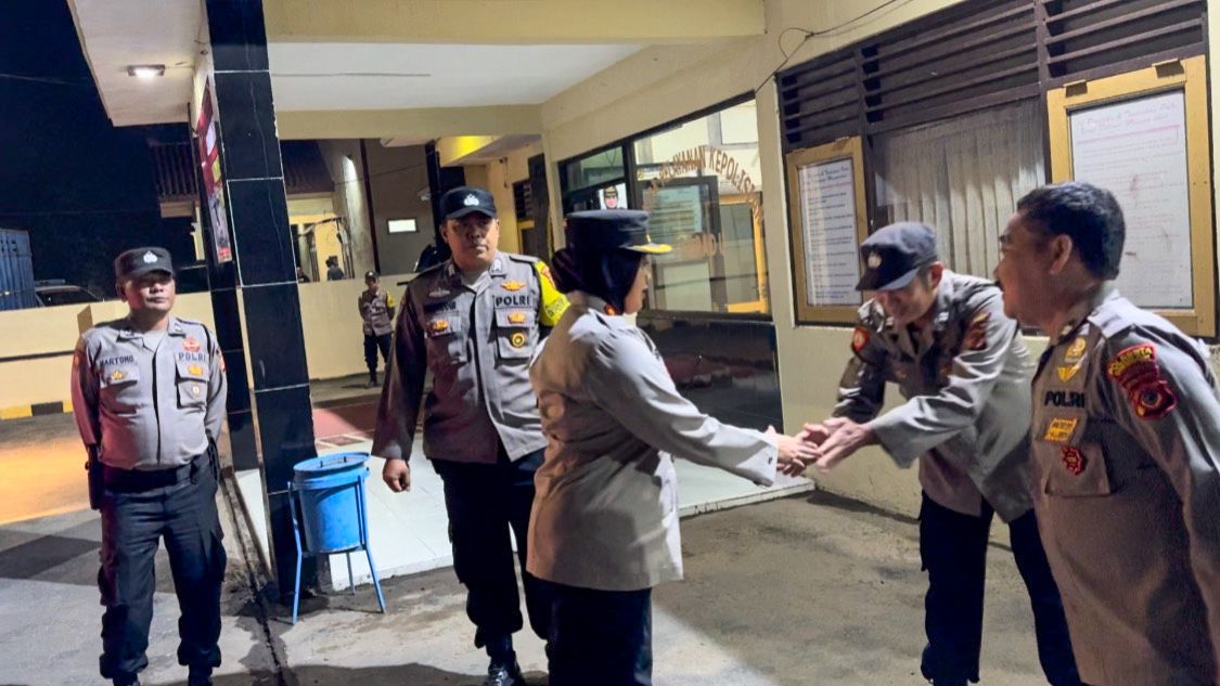 Kapolresta Cirebon Pimpin Patroli KRYD Dilanjutkan Pengecekan Polsek Gegesik
