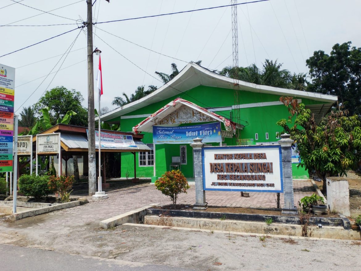 Pemerintah Desa kepala sungai kecamatan Secanggang kabupaten langkat lamban dalam menanggapi kekosongan Jabatan perangkat Desa