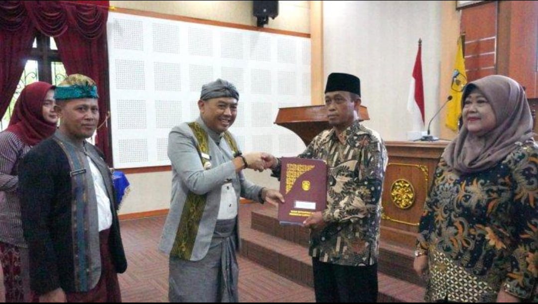 Pj. Bupati Jepara H. Edy Supriyanta Serahkan SK Pensiun kepada 36 PNS