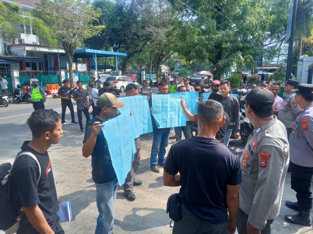 Lambatnya Penaganan Surat Laporan Masyarakat Mekarjaya Lima Bulan Lalu, Sampai Melakukan Aksi Kembali Di Depan Kantor Kejaksaan Lebak