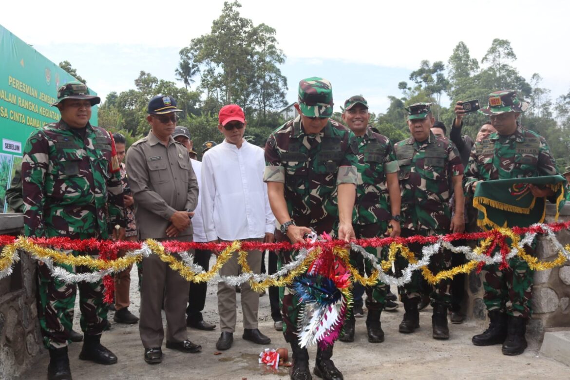Kasdam III/Siliwangi Resmi Tutup TMMD ke-120 di Desa Cinta damai Garut