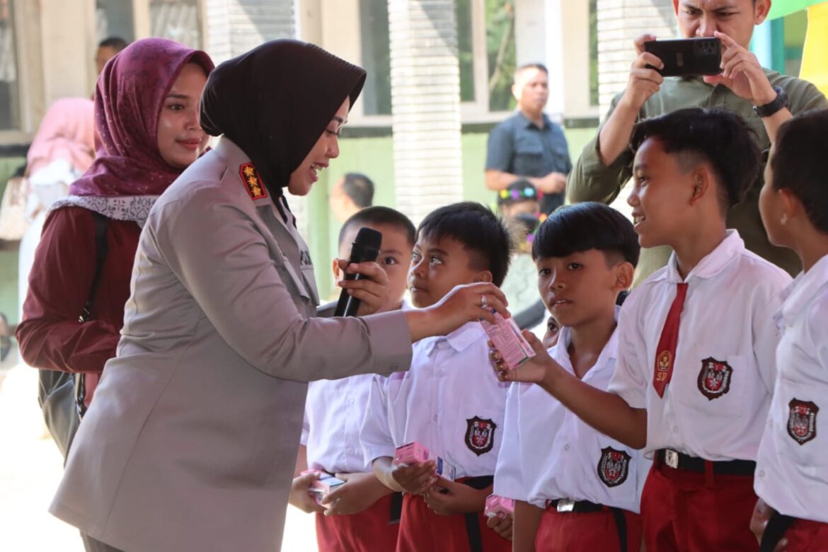 Kapolresta Cirebon Kunjungi SDN 3 Cipanas Bersama Jajaran Forkopimda