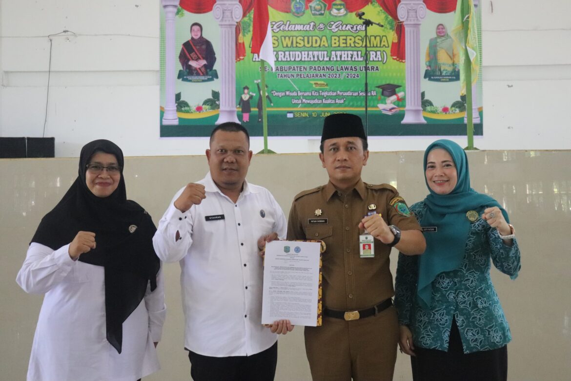 Di Dampingi Bunda Paud, PJ Bupati Paluta Hadiri Acara Wisuda Bersama 500 Anak RA
