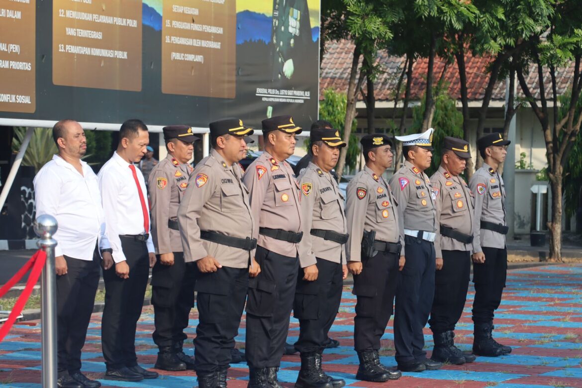 Kapolres Majalengka Pimpin Upacara Laporan Kenaikan Pangkat Pengabdian Personel Polres Majalengka