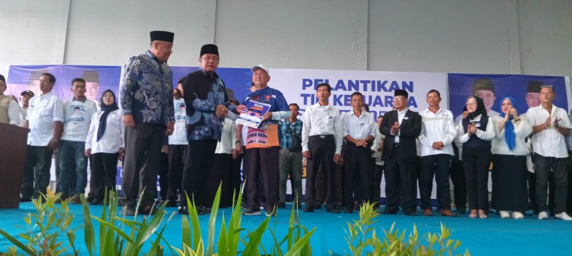 Bacagub H.herman deru bersama bacawagub H.cik ujang Resmi melantik relawan nya.