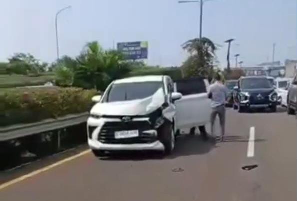 Lakalantas Beruntun di Tol Ir Sedyatmo Arah Bandara Soekarno-Hatta Libatkan 4 Mobil, Berakhir Damai di Kantor Polisi