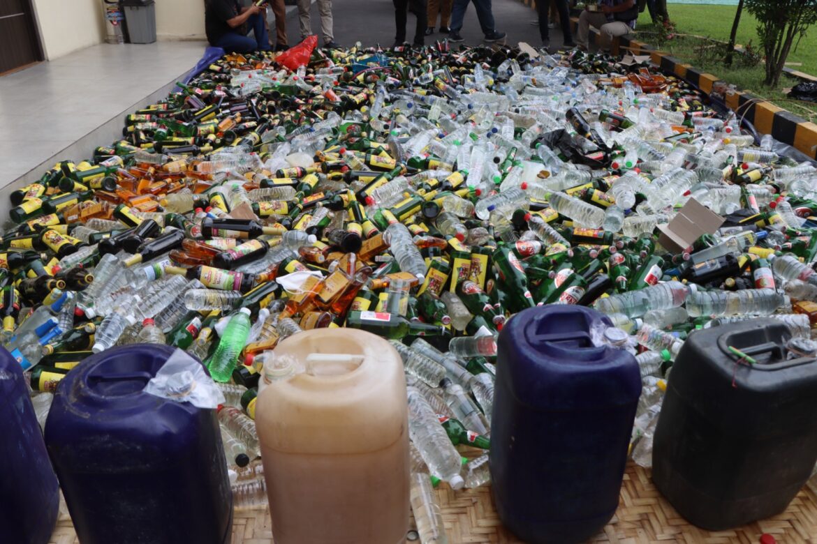 Polresta Cirebon Musnahkan Ribuan Miras Berbagai Merek Hasil KRYD dan Operasi Pekat