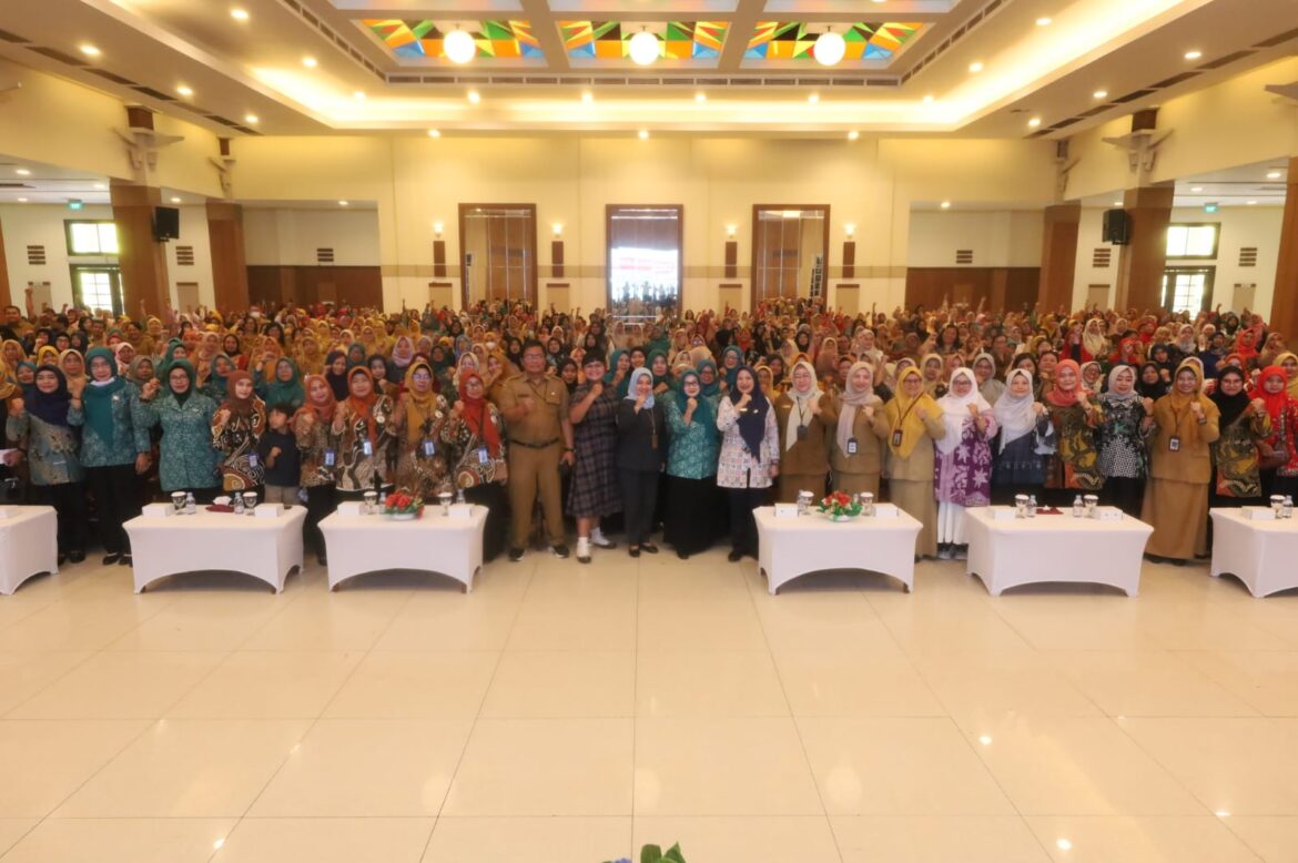 12.000 Warga Surabaya Ikuti Kelas Sekolah Orang Tua Hebat Angkatan ke-2