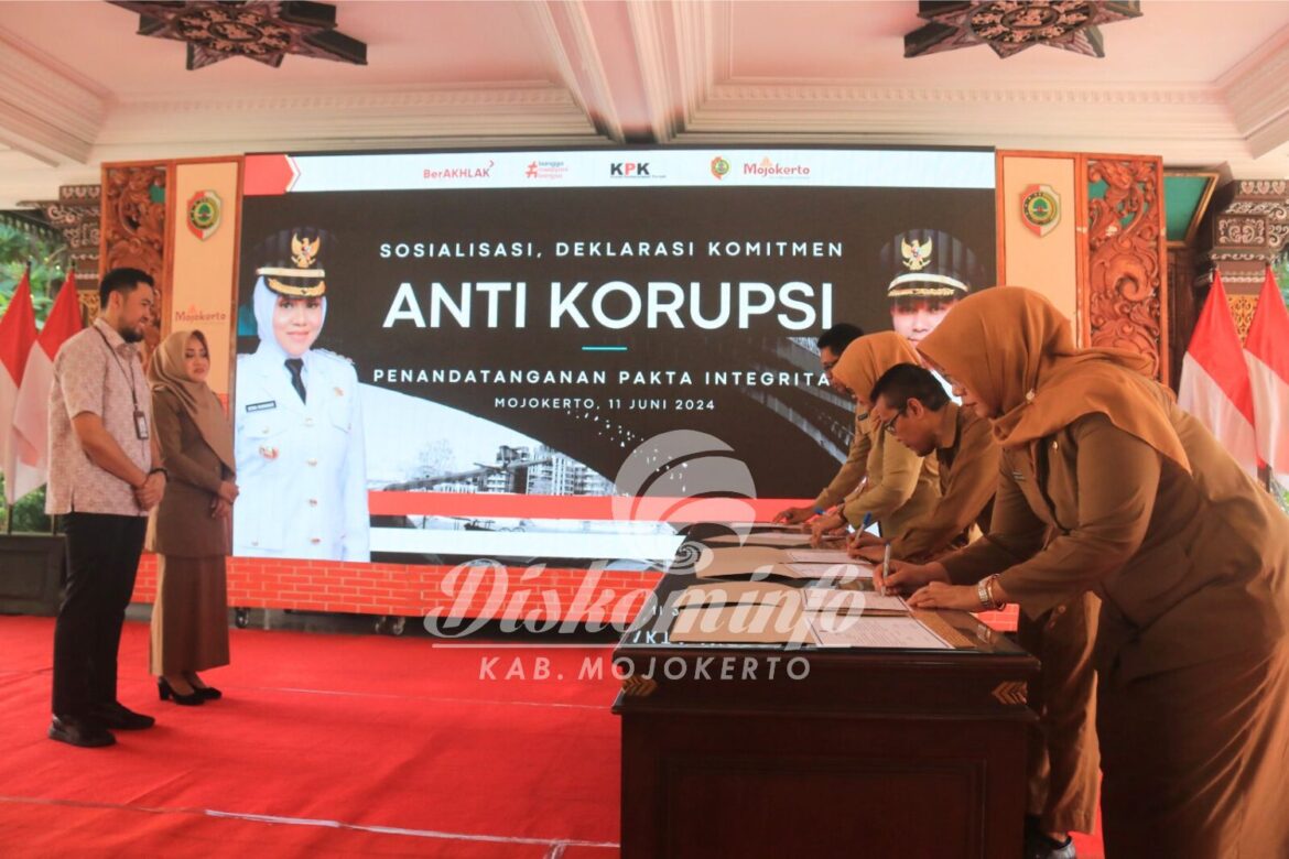 Bersama KPK, Pemkab Mojokerto Tandatangani Pakta Integritas san Perjanjian Kinerja