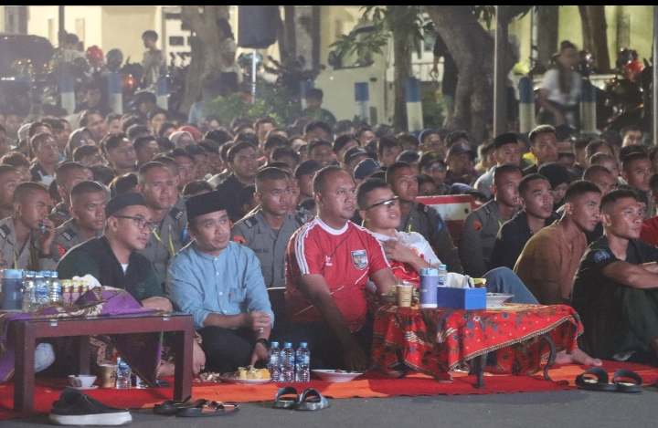Kapolres Pasuruan Kota Titip Pesan Pilkada Damai Saat Nobar Indonesia Vs Filipina