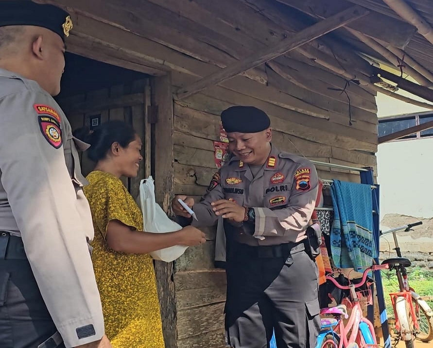 Jumat Berkah, Sat Samapta Polres Pekalongan Gelar Bakti Sosial