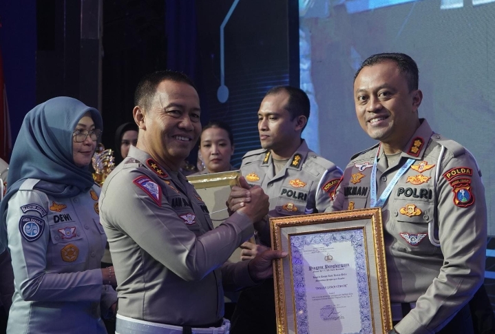 Sukses Tekan Angka Laka Lantas, Polda Jatim Raih Juara Satu IRSMS Awward