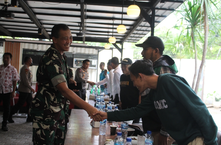 Dandim 0830/Surabaya Utara Ngopi Bareng dan Koordinasi Jelang Anniversary Ke 97 Persebaya
