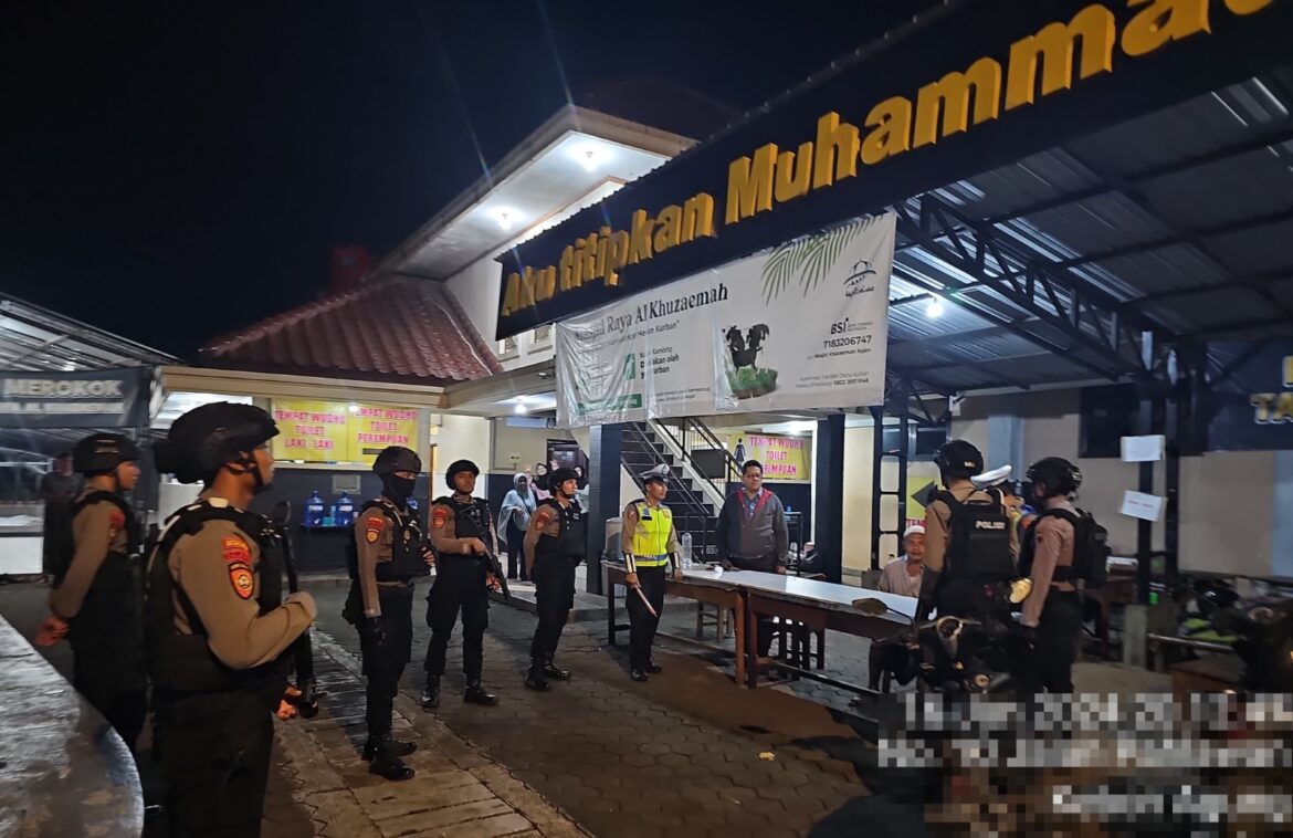 Polres Pekalongan Beserta Jajaran Laksanakan Patroli Harkamtibmas Saat Malam Takbiran Idul Adha 1445 H/2024 Masehi