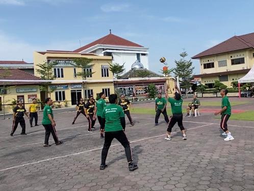 Semarakkan Hari Bhayangkara Ke-78, Polres Tegal Kota Gelar Turnamen Bola Volly