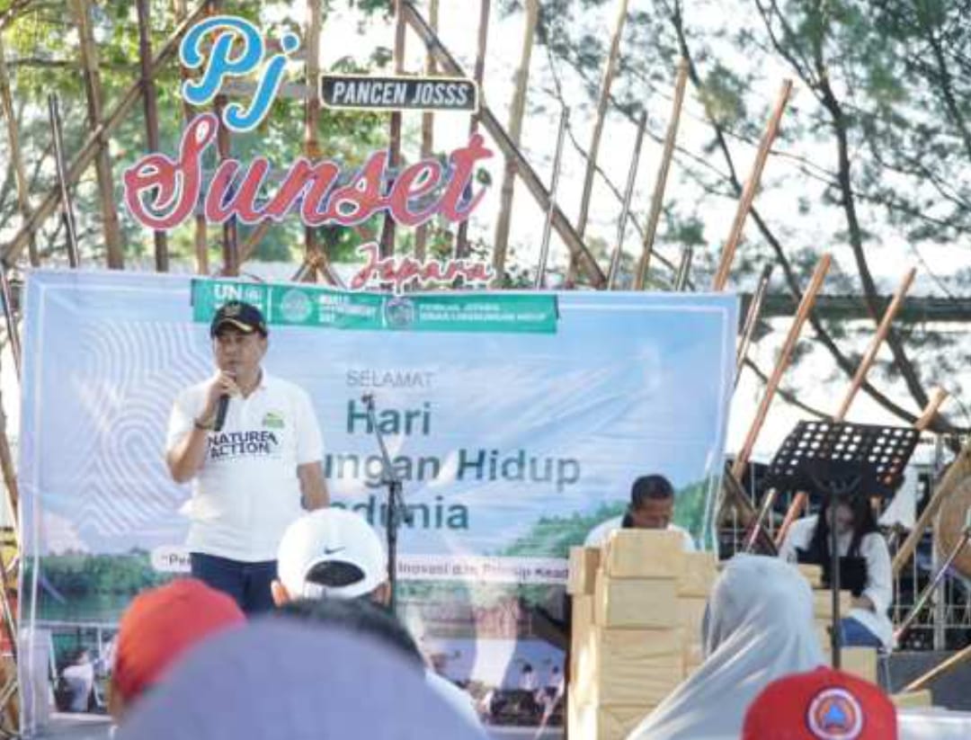 Gerakan Bersih Pantai oleh Pj Bupati Jepara dan Forkopimda Peringati Hari Lingkungan Hidup Sedunia
