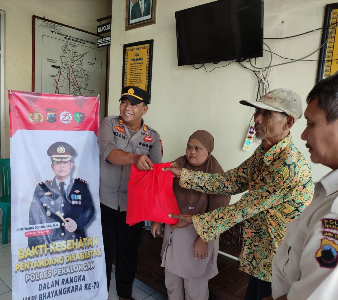 Kunjungi Penyandang Disabilitas, Polres Pekalongan Berikan Pemeriksaan Kesehatan dan Bantuan Sembako