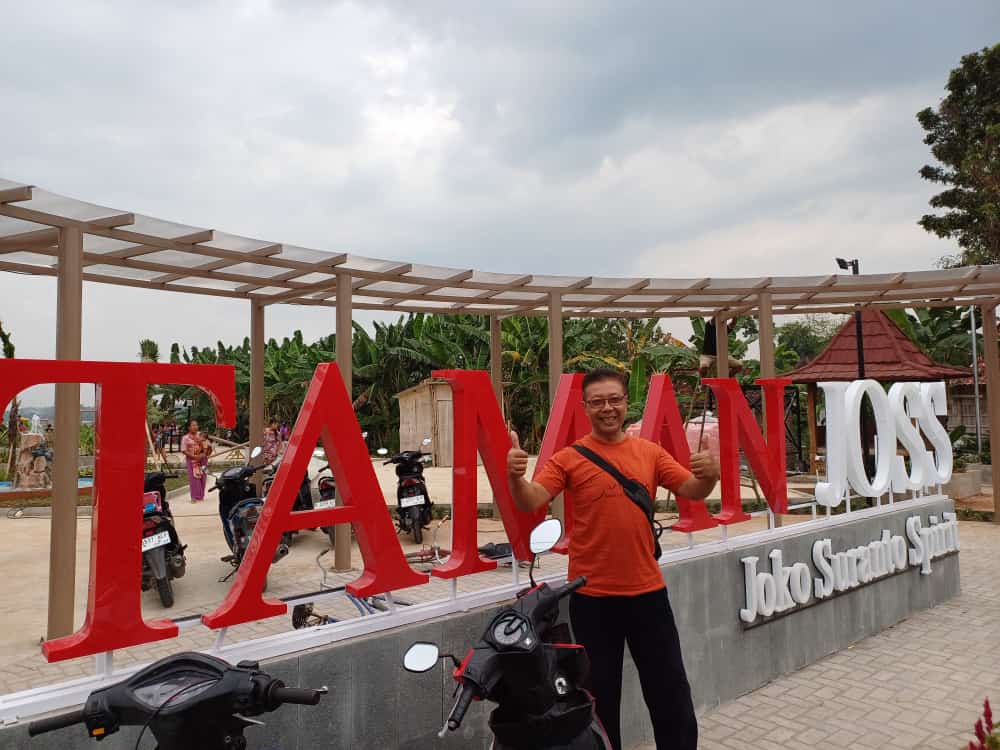 Crazy Rich Grobogan Setelah Bangun Jalan Kini Bangun Taman Bermain Untuk Anak