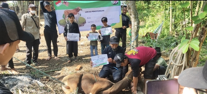 ImanCare NGO Asal Malaysia, Serahkan Hewan Qurban ke Pesantren Alam Desa Maroko Kabupaten Bandung Barat