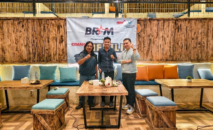 Moris Kristanto, Wakil Presiden BEM Mahasiswa Unjani 2023 Sikapi Aksi Solidaritas Masyarakat Cimahi di Gedung KPK