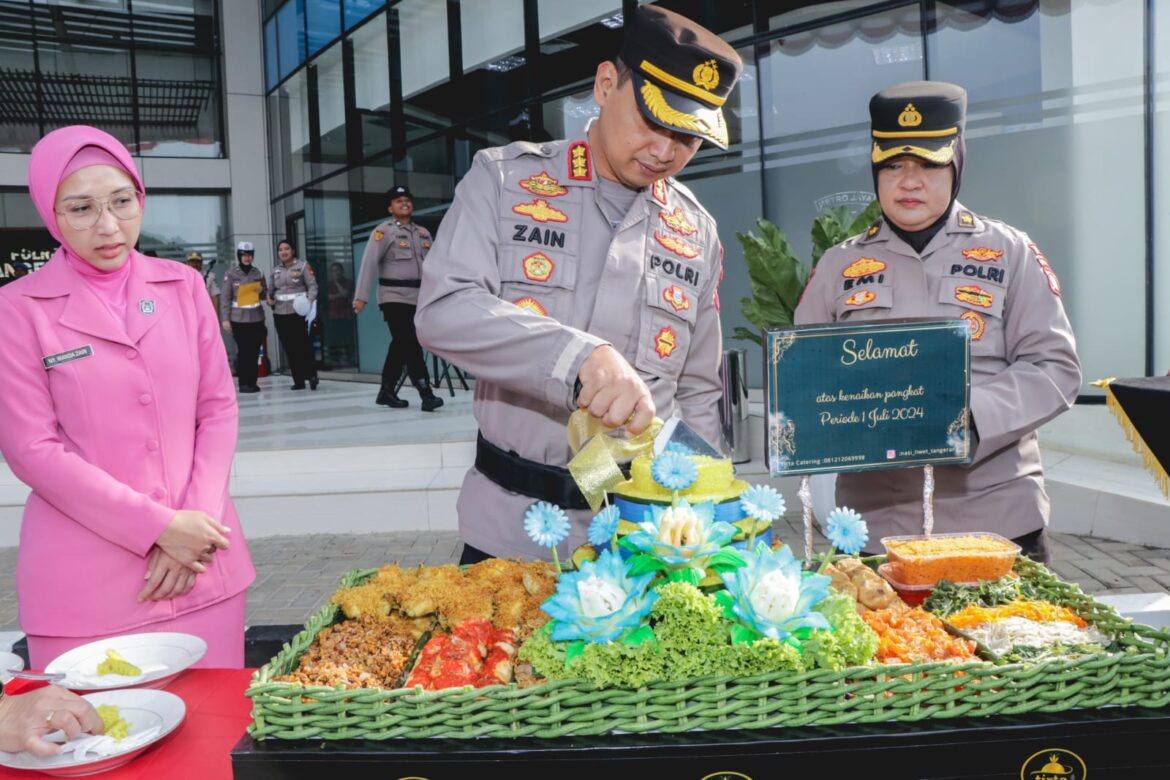 Pimpin Upacara Kenaikan Pangkat 51 Personel, Kapolres Metro Tangerang Ingatkan ‘Jaga Citra Polri’