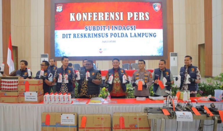 Ditreskrimsus Polda Lampung Berhasil Ungkap Peredaran Oli Palsu Dengan Menggunakan Merk PT Astra Honda Motor