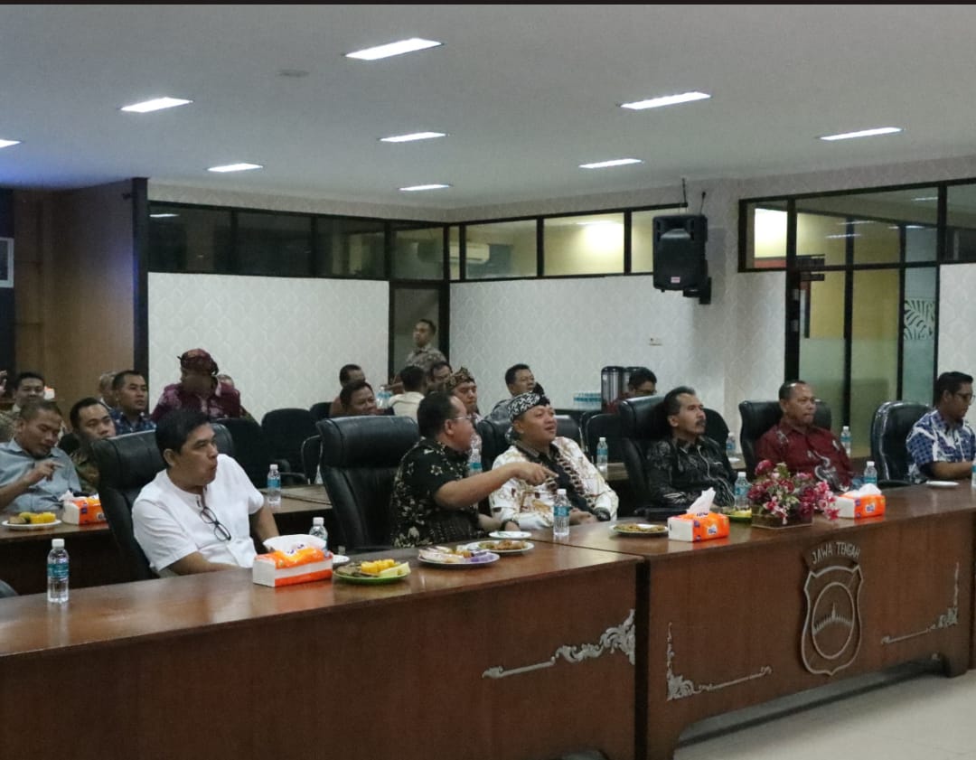 Wujud Lestarikan Budaya Indonesia di Hari Bhayangkara ke 78, Polres Jepara Gelar Nobar Wayang Kulit bersama Masyarakat
