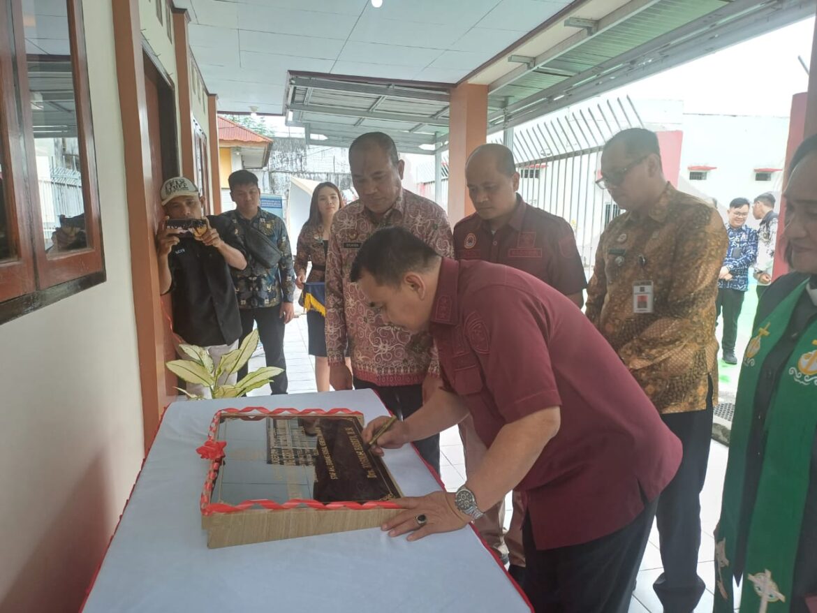 Staf Ahli Menteri Hukum dan HAM Tinjau Lapas Bitung dan Resmikan Gereja Petra Oikumene