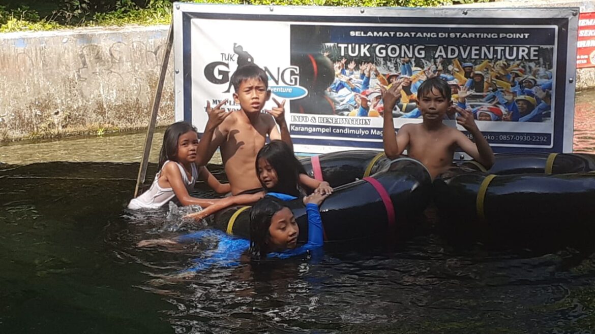 Wahana bermain Air, Tubing Tuk Gong Adventure Karangampel