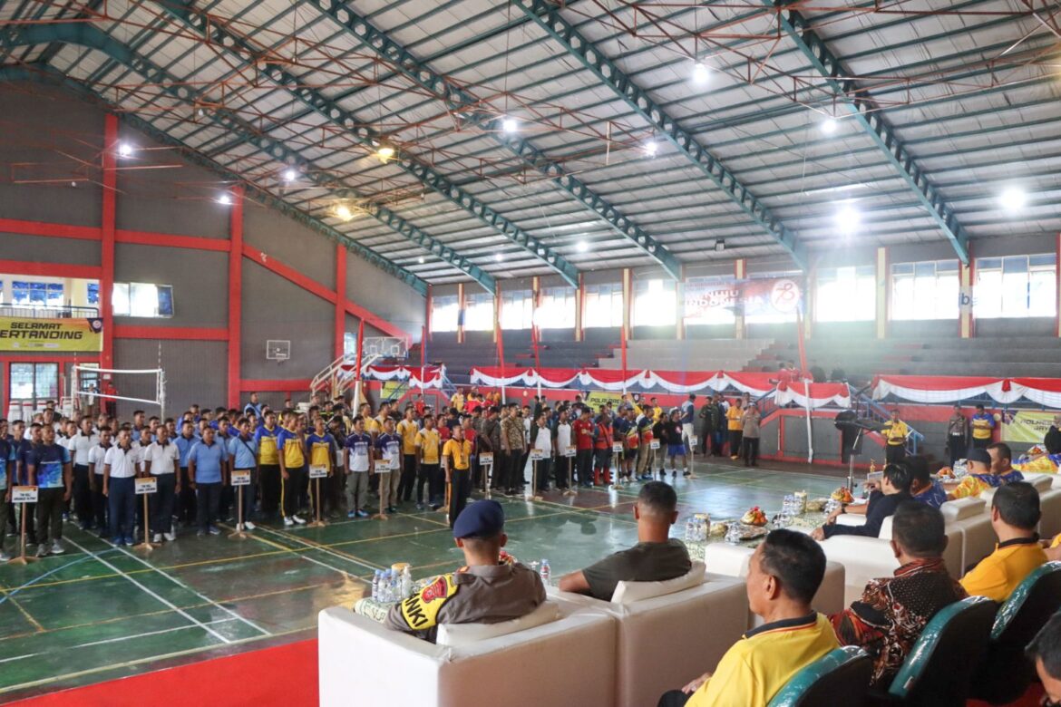 18 Tim Bertanding di Turnamen Voli Antar Instansi yang Digelar Polresta Cirebon Untuk Meriahkan Hari Bhayangkara ke-78 