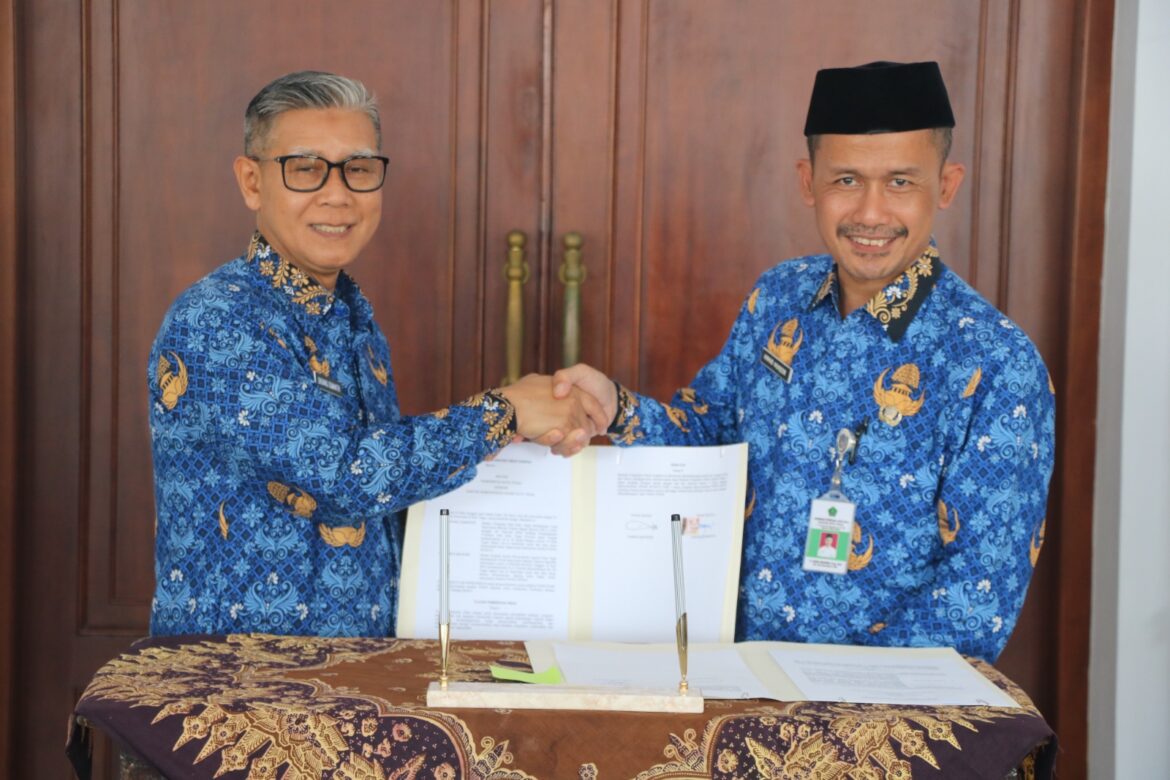 Pemkot Serahkan Dana Hibah Kegiatan Keagamaan ke Kemenag
