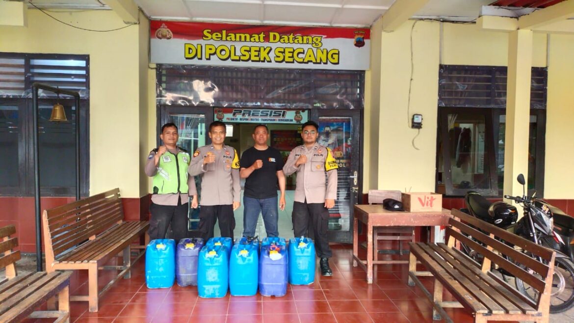 Polsek Secang Amankan Penjual Miras Berikut Barang Buktinya
