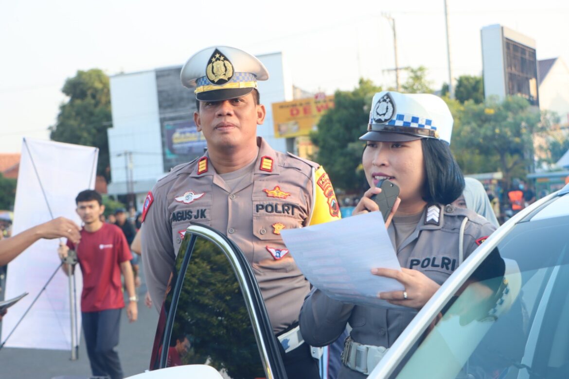 Manfaatkan Acara Car Free Day, Polres Tegal Kota Sosialisasikan Ops Patuh Candi 2024