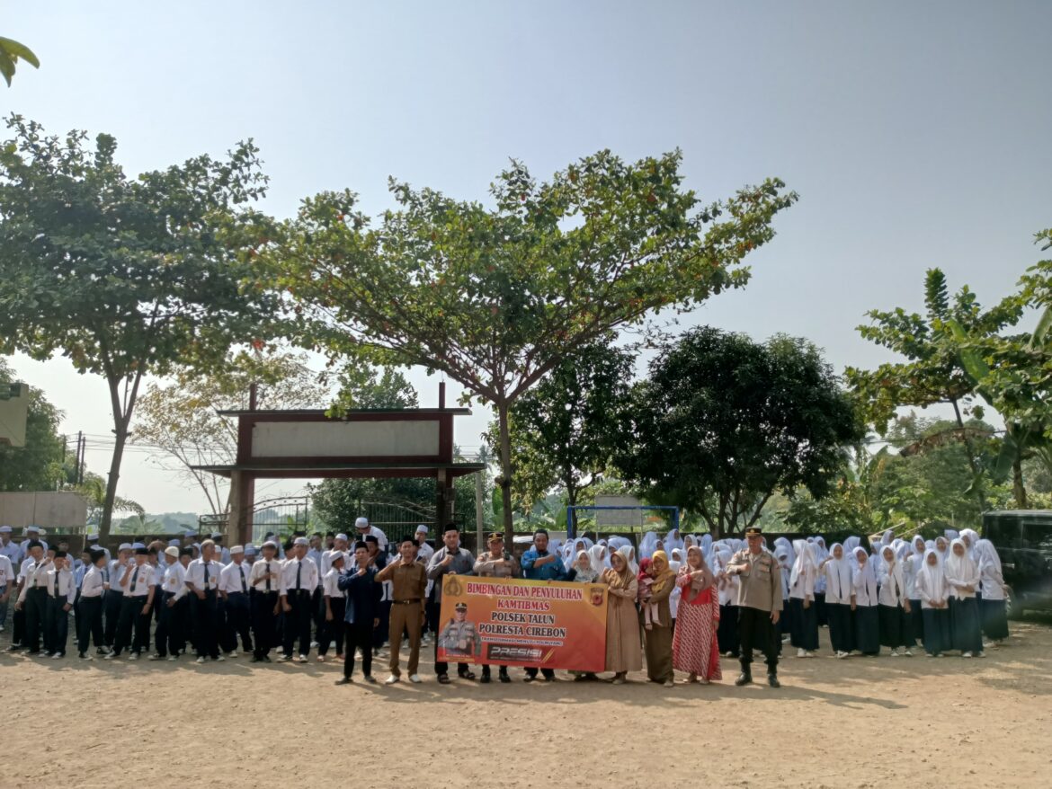 Police Goes To School” Kapolsek Talun Berikan Bimbingan Dan Penyuluhan Kepada MTS Maharesi Siddiq