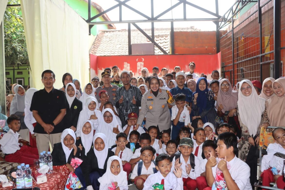Peringati Hari Anak Nasional, Polresta Cirebon Kunjungi SLB ABCD Bina Mandiri