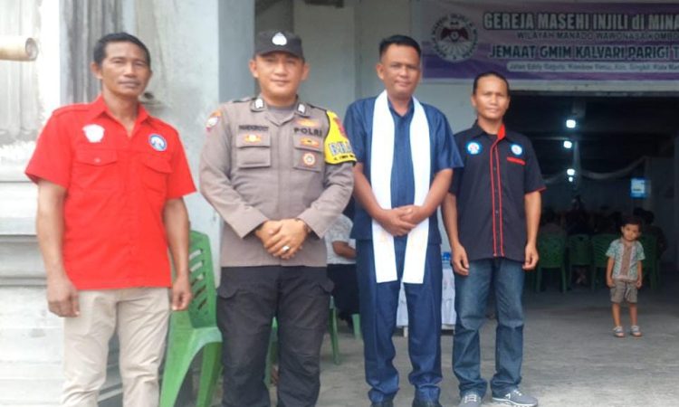 Bhabinkamtibmas Polsek Singkil Pastikan Keamanan Ibadah Pagi di Gereja GMIM Kalvari Parigi 7 