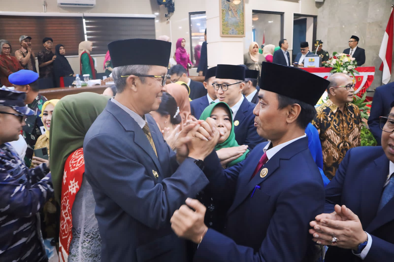 Pj Wali Kota Hadiri Pelantikan Anggota DPRD Kota Cirebon Masa Jabatan 2024-2029, Dorong Sinergi untuk Pembangunan Berkelanjutan.
