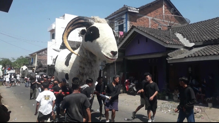 Meriahkan HUT RI Ke 79 Pemdes Banaran Gelar Karnaval 2024