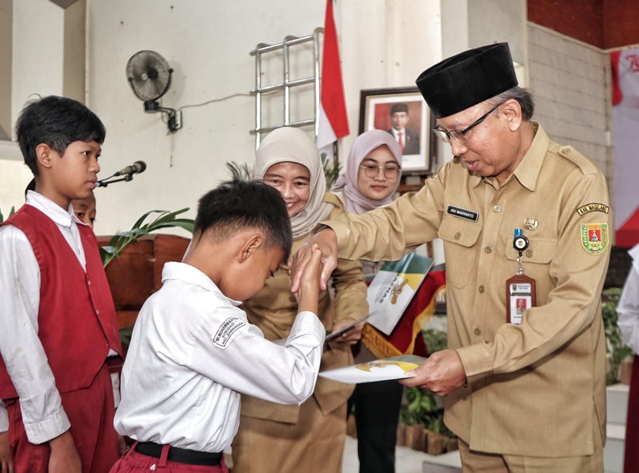 BAZNAS Kabupaten Magelang Serahkan Santunan Pada Ribuan Anak Yatim Piatu