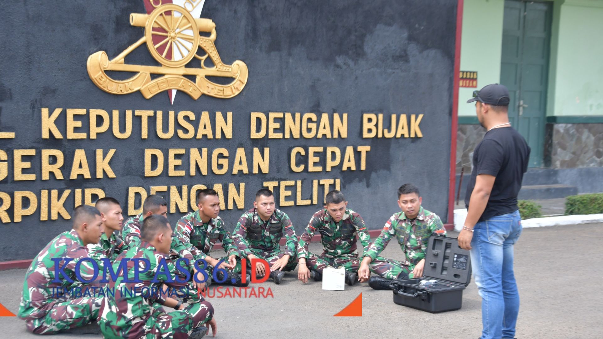 Menunjang Keberhasilan Penugasan Satgas Pamtas RI-Malaysia Yonarmed 11 Kostrad Laksanakan Pembekalan Penerangan