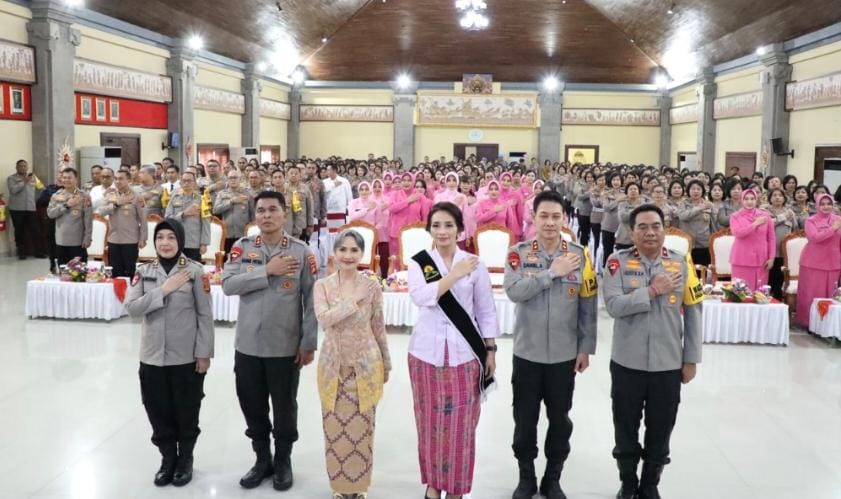 Kapolda Bali Hadiri Serah Terima Jabatan Ibu Asuh Polwan Polda Bali