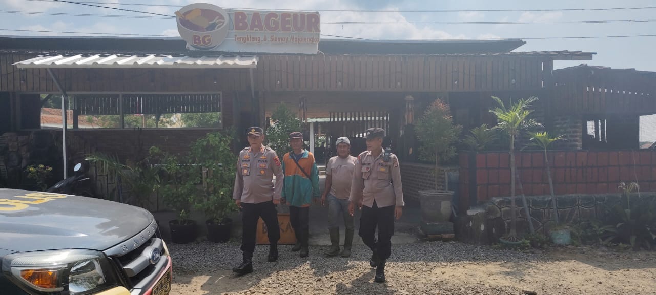 Dikira Akan Ditangkap Dua Pemulung Barang Bekas Diajak Makan Siang Bersama Kapolsek Talun