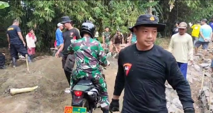 Dandim 0620 /Kabupaten Cirebon Tinjau Perkembangan Pengerjaan Kegiatan TMMD