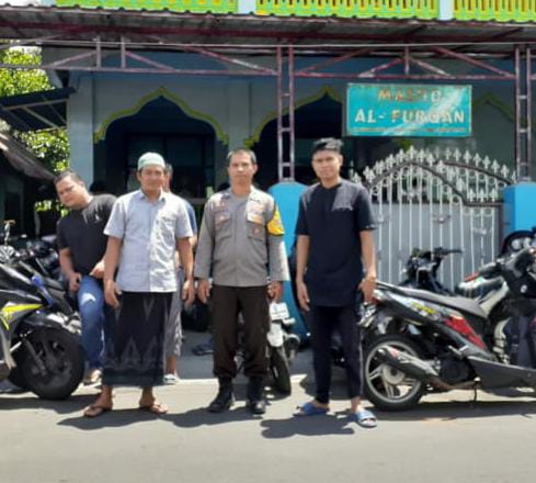 Personel Polresta Manado Lakukan Paja Somat untuk Kenyamanan Ibadah Sholat Jumat 