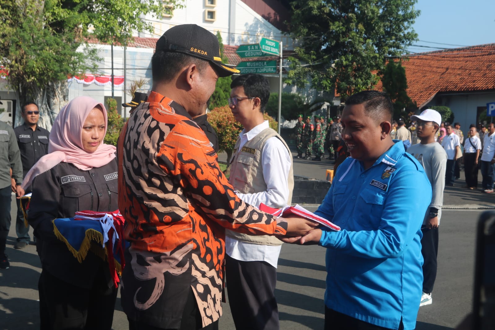 Kick Off Peringatan HUT ke-79 RI, Pemkot Luncurkan Gerakan Membagikan Bendera
