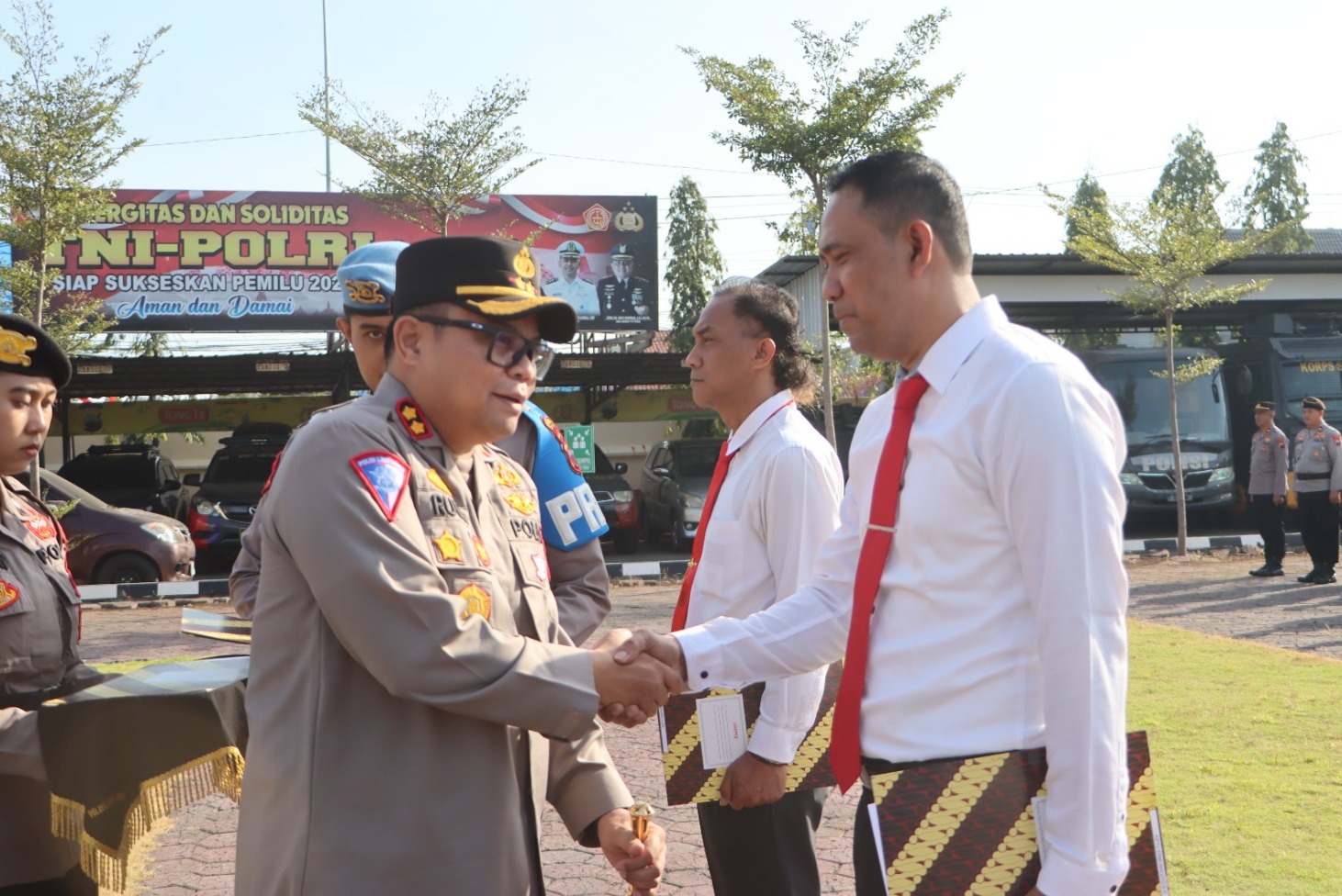 Tujuh Anggota Polres Tegal Kota, Terima Penghargaan dari Kapolres