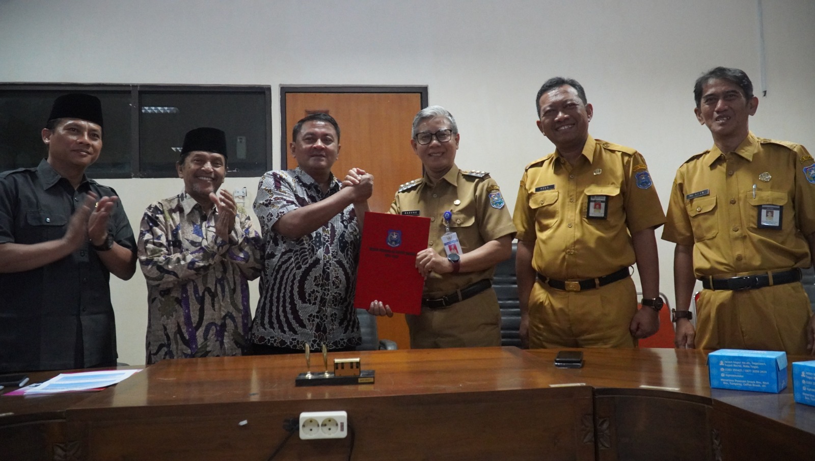 Pj. Wali Kota bersama Pimpinan DPRD Tandatangani Kesepakatan KUA PPAS TA 2025