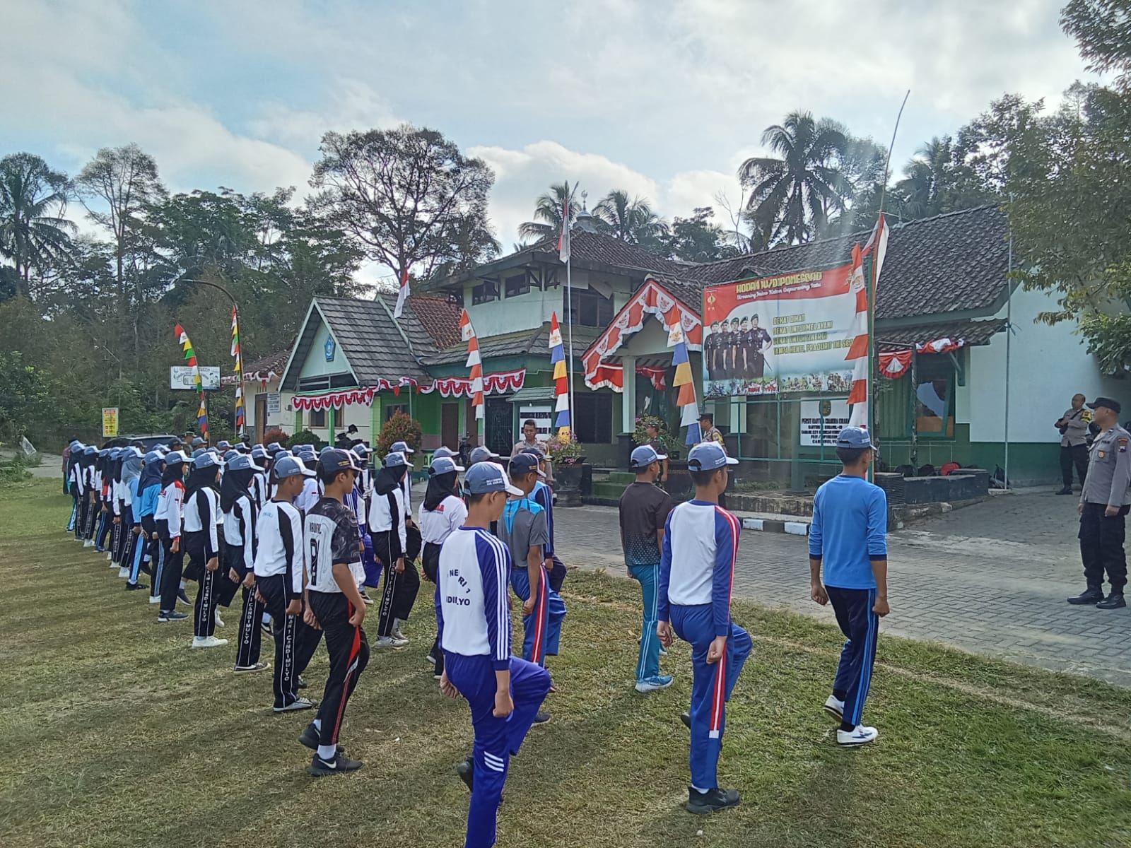 Koramil 10/Candimulyo Latih Paskibra Tingkat Kecamatan Jelang HUT ke-79 RI